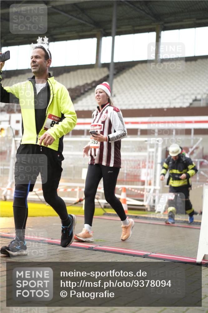 07.12.2025 - St. Pauli X-Mass-Run No. 15 Patografie http://msf.ph/oto/9378094 07.12.2025 10:09:15 Ziel 881, 896, 899, 960, 1718, 3493, 3756, 4113, 4666 meine-sportfotos.de