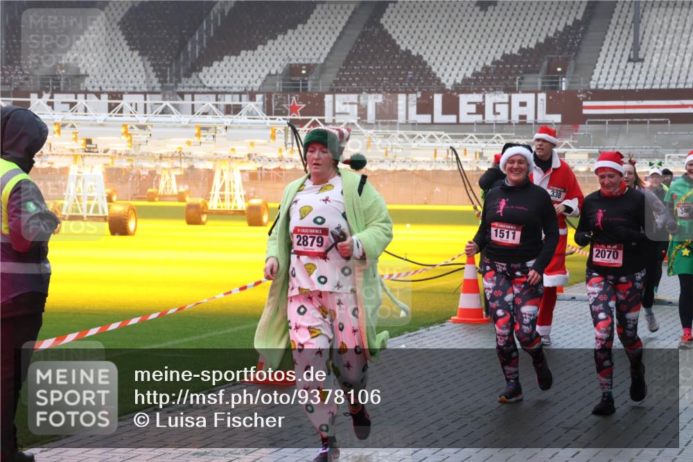 07.12.2025 - St. Pauli X-Mass-Run No. 15 Luisa Fischer http://msf.ph/oto/9378106 07.12.2025 11:09:24 Ziel 15, 2879, 1511, 338, 2070, 5, 34, 44, 51, 335, 338, 341, 495, 496, 558, 619, 1110, 1136, 1138, 1140, 1205, 1211, 1260, 1412, xxxx, 1424, 1464, 1491, 1502, 1511, 1574, 1625, 2070, 2259, 2879, 2893, 2898, 4471, 4584, 4819, 4830 meine-sportfotos.de