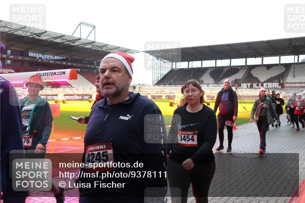 07.12.2025 - St. Pauli X-Mass-Run No. 15 Luisa Fischer http://msf.ph/oto/9378111 07.12.2025 10:28:58 Ziel 76, 15, 4245, 15, 3454, 2526, 412, 1095, 1507, 1566, 1742, 1745, 2046, 2051, 2397, 2526, 2723, 2912, 2913, 3209, 3218, 3377, 3395, 3412, 3413, 3454, 3472, 3727, 3729, 3730, 4037, 4064, 4065, 4159, 4160, 4245, 4250, 4344, 4355, 4376, 4380, 4388, 4414, 4446, 4449, 4450, 4543, 4544, 4697, 4698, 4700, 4701, 4702, 4704, 4706, 4707, 4708, 4710 meine-sportfotos.de