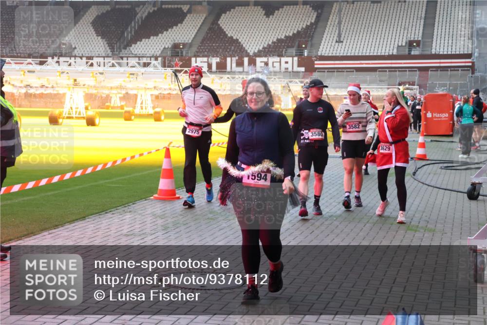 07.12.2025 - St. Pauli X-Mass-Run No. 15 Luisa Fischer http://msf.ph/oto/9378112 07.12.2025 10:03:46 Ziel 2975, 1594, 3580, 3582, 3629, 177, 213, 214, 358, 442, 443, 460, 885, 918, 936, 940, 943, 956, 963, 965, 984, 1023, 1118, 1263, 1264, 1314, 1484, 1486, 1506, 1594, 1888, 2380, 2505, 2682, 2973, 2975, 3284, 3334, 3417, 4193, 4239, 4660, 4667, 4679, 4680 meine-sportfotos.de