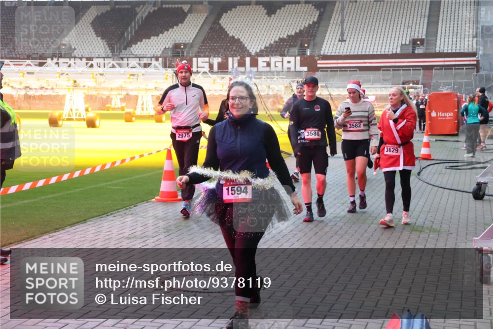 07.12.2025 - St. Pauli X-Mass-Run No. 15 Luisa Fischer http://msf.ph/oto/9378119 07.12.2025 10:03:46 Ziel 2975, 1594, 3580, 3582, 3629, 177, 213, 214, 358, 442, 443, 460, 885, 918, 936, 940, 943, 956, 963, 965, 984, 1023, 1118, 1263, 1264, 1314, 1484, 1486, 1506, 1594, 1888, 2380, 2505, 2682, 2973, 2975, 3284, 3334, 3417, 4193, 4239, 4660, 4667, 4679, 4680 meine-sportfotos.de