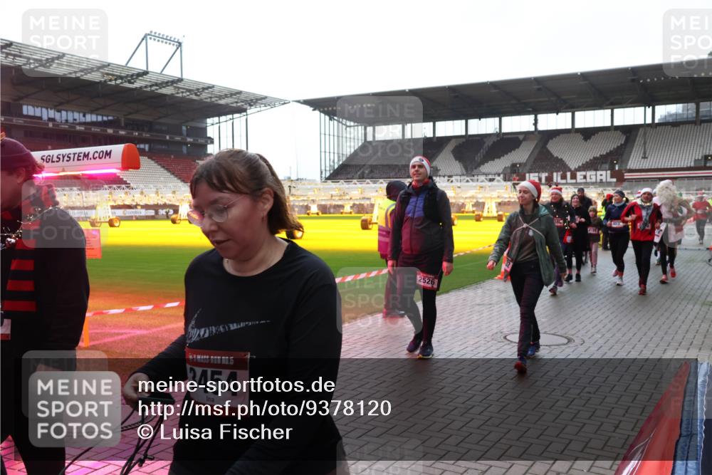 07.12.2025 - St. Pauli X-Mass-Run No. 15 Luisa Fischer http://msf.ph/oto/9378120 07.12.2025 10:28:59 Ziel 15, 3454, 2526, 412, 1095, 1507, 1566, 2046, 2051, 2397, 2526, 2723, 2912, 2913, 3209, 3218, 3377, 3395, 3412, 3413, 3454, 3472, 3727, 3729, 3730, 4037, 4064, 4159, 4160, 4245, 4250, 4344, 4355, 4376, 4380, 4388, 4414, 4446, 4449, 4450, 4543, 4544, 4697, 4698, 4700, 4701, 4702, 4704, 4706, 4707, 4708, 4710 meine-sportfotos.de