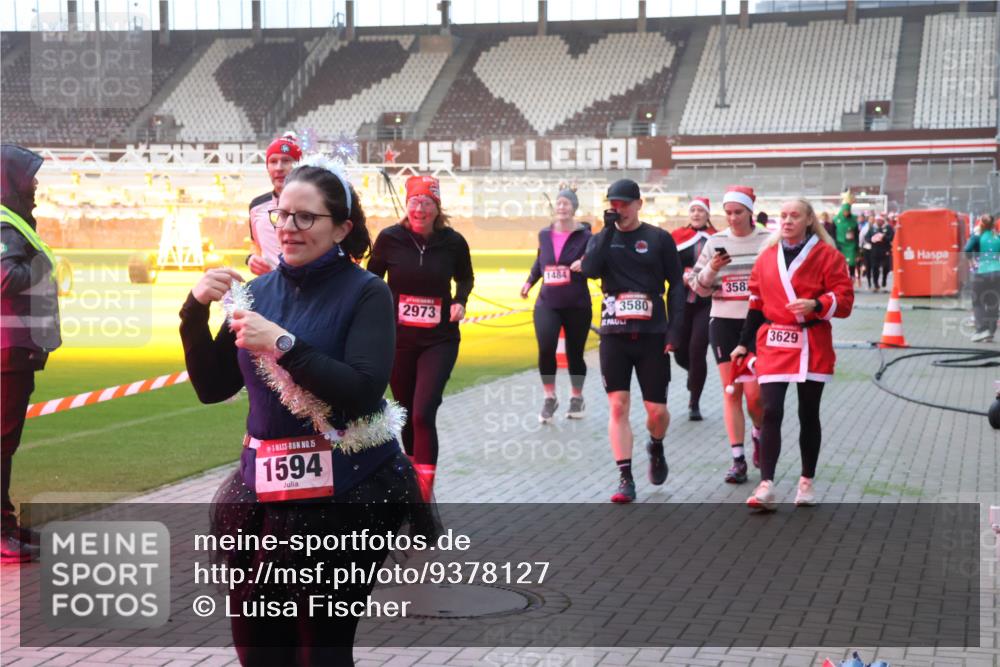 07.12.2025 - St. Pauli X-Mass-Run No. 15 Luisa Fischer http://msf.ph/oto/9378127 07.12.2025 10:03:47 Ziel 15, 1594, 2973, 1484, 3580, 358, 3629, 177, 213, 214, 358, 442, 443, 460, 885, 936, 940, 943, 956, 963, 965, 984, 1023, 1118, 1263, 1264, 1484, 1486, 1506, 1594, 1888, 2002, 2380, 2505, 2682, 2973, 2975, 3284, 3334, 3417, 4193, 4239, 4660, 4667, 4679, 4680 meine-sportfotos.de