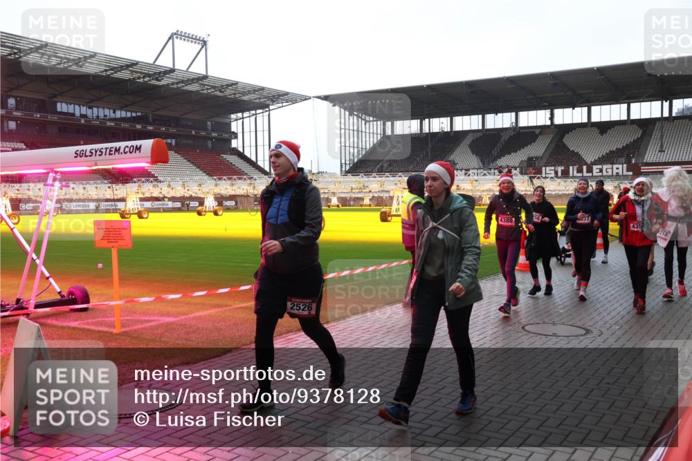 07.12.2025 - St. Pauli X-Mass-Run No. 15 Luisa Fischer http://msf.ph/oto/9378128 07.12.2025 10:29:01 Ziel 00000000, 2526, 4388, 50, 037, 435, 2218, 412, 1095, 1507, 1566, 2046, 2051, 2397, 2526, 2723, 2912, 2913, 3209, 3218, 3377, 3395, 3413, 3454, 3472, 3727, 3729, 4037, 4159, 4160, 4245, 4250, 4265, 4291, 4355, 4376, 4380, 4388, 4414, 4446, 4449, 4450, 4543, 4544, 4697, 4698, 4701, 4702, 4704, 4706, 4707 meine-sportfotos.de