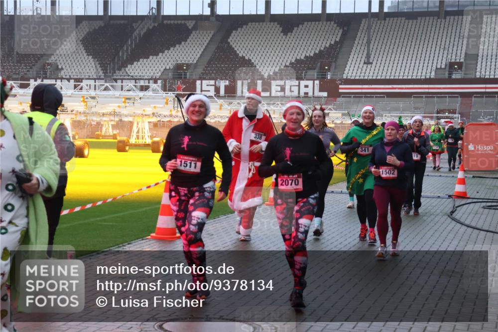 07.12.2025 - St. Pauli X-Mass-Run No. 15 Luisa Fischer http://msf.ph/oto/9378134 07.12.2025 11:09:25 Ziel 1511, 338, 2070, 341, 1502, 19, 1134, 44, 51, 335, 338, 341, 495, 496, 558, 619, 1110, 1136, 1138, 1140, 1205, 1211, 1260, 1412, xxxx, 1464, 1502, 1511, 1574, 2070, 2879, 2893, 2898, 4471, 4584, 4819, 4830 meine-sportfotos.de