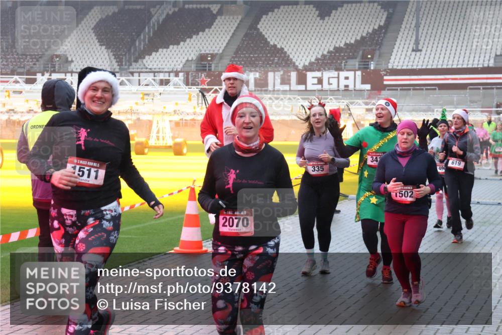 07.12.2025 - St. Pauli X-Mass-Run No. 15 Luisa Fischer http://msf.ph/oto/9378142 07.12.2025 11:09:26 Ziel 5, 1511, 335, 34, 05, 2070, 1502, 496, 619, 1138, 44, 51, 335, 338, 341, 495, 496, 558, 619, 1110, 1136, 1138, 1140, 1205, 1211, 1260, 1412, xxxx, 1464, 1502, 1511, 1574, 2070, 2879, 2893, 2898, 4471, 4584, 4819, 4830 meine-sportfotos.de