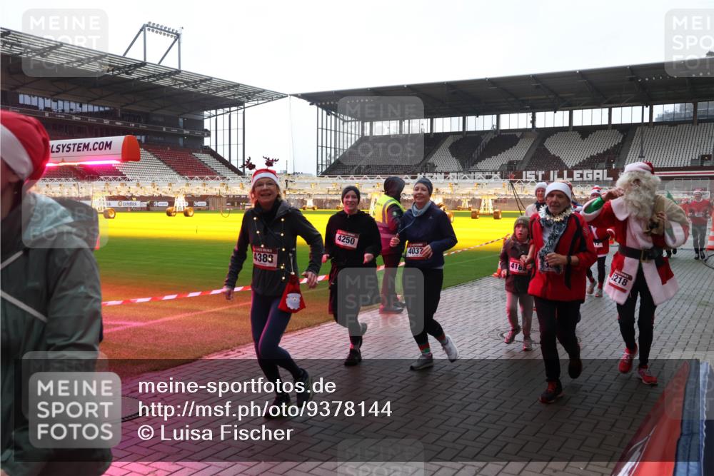 07.12.2025 - St. Pauli X-Mass-Run No. 15 Luisa Fischer http://msf.ph/oto/9378144 07.12.2025 10:29:03 Ziel 4383, 4250, 4037, 418, 12, 3218, 200, 412, 1095, 1308, 1330, 1566, 2046, 2051, 2397, 2526, 2723, 2912, 2913, 3209, 3218, 3377, 3395, 3413, 3454, 3472, 4037, 4159, 4160, 4245, 4250, 4265, 4291, 4355, 4376, 4380, 4388, 4414, 4446, 4449, 4450, 4543, 4544, 4697, 4698, 4701, 4702, 4706, 4707 meine-sportfotos.de