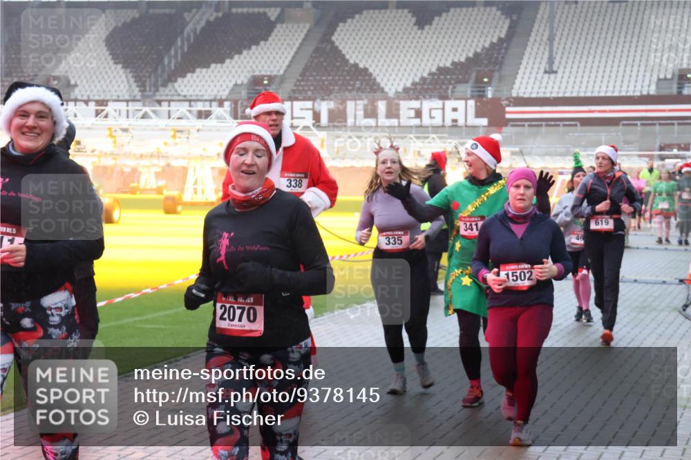 07.12.2025 - St. Pauli X-Mass-Run No. 15 Luisa Fischer http://msf.ph/oto/9378145 07.12.2025 11:09:27 Ziel 5, 2070, 338, 335, 341, 1502, 619, 44, 51, 335, 338, 341, 495, 496, 558, 619, 1110, 1136, 1138, 1140, 1205, 1211, 1260, 1412, xxxx, 1464, 1502, 1511, 1574, 2070, 2879, 2893, 2898, 4471 meine-sportfotos.de