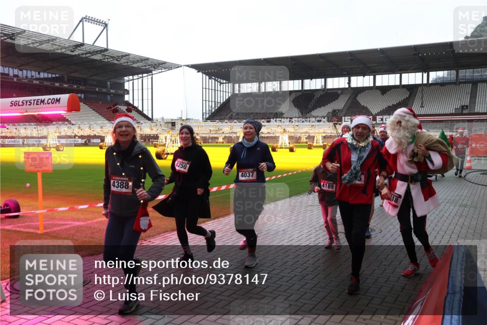 07.12.2025 - St. Pauli X-Mass-Run No. 15 Luisa Fischer http://msf.ph/oto/9378147 07.12.2025 10:29:03 Ziel 4388, 4250, 4037, 4189, 18, 412, 1095, 1308, 1330, 1566, 2046, 2051, 2397, 2526, 2723, 2912, 2913, 3209, 3218, 3377, 3395, 3413, 3454, 3472, 4037, 4159, 4160, 4245, 4250, 4265, 4291, 4355, 4376, 4380, 4388, 4414, 4446, 4449, 4450, 4543, 4544, 4697, 4698, 4701, 4702, 4706, 4707 meine-sportfotos.de