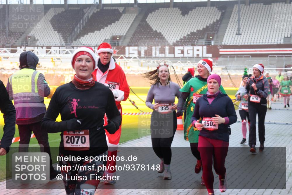 07.12.2025 - St. Pauli X-Mass-Run No. 15 Luisa Fischer http://msf.ph/oto/9378148 07.12.2025 11:09:27 Ziel 40, 15, 2070, 338, 335, 150, 49, 619, 44, 51, 335, 338, 341, 495, 496, 558, 619, 1110, 1136, 1138, 1140, 1205, 1211, 1260, 1412, xxxx, 1464, 1502, 1511, 1574, 2070, 2879, 2893, 2898, 4471 meine-sportfotos.de