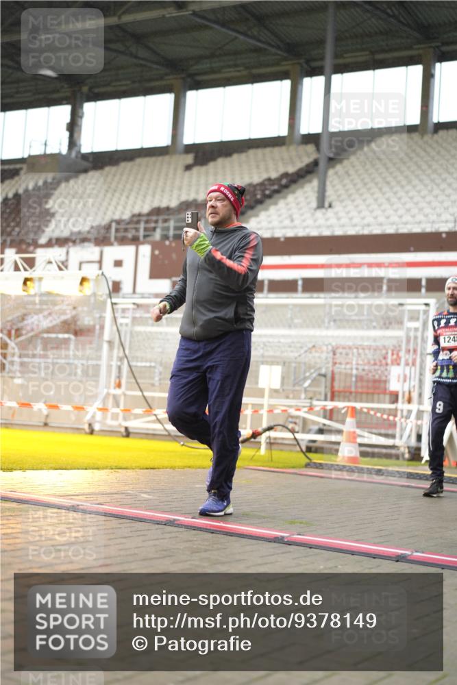 07.12.2025 - St. Pauli X-Mass-Run No. 15 Patografie http://msf.ph/oto/9378149 07.12.2025 10:09:19 Ziel 800, 881, 896, 899, 960, 1243, 1248, 1718, 3493, 3756, 4666 meine-sportfotos.de