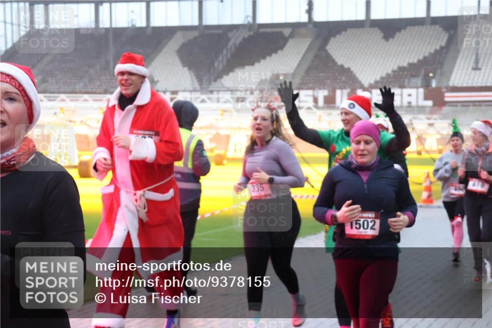 07.12.2025 - St. Pauli X-Mass-Run No. 15 Luisa Fischer http://msf.ph/oto/9378155 07.12.2025 11:09:28 Ziel 335, 1502, 619, 44, 51, 335, 338, 341, 495, 496, 558, 619, 1110, 1136, 1138, 1140, 1205, 1211, 1260, 1412, xxxx, 1464, 1502, 1511, 1574, 2070, 2879, 2898, 4471 meine-sportfotos.de
