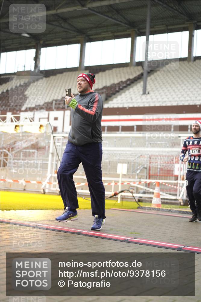 07.12.2025 - St. Pauli X-Mass-Run No. 15 Patografie http://msf.ph/oto/9378156 07.12.2025 10:09:20 Ziel 800, 881, 896, 899, 960, 1243, 1248, 1718, 3493, 3756 meine-sportfotos.de