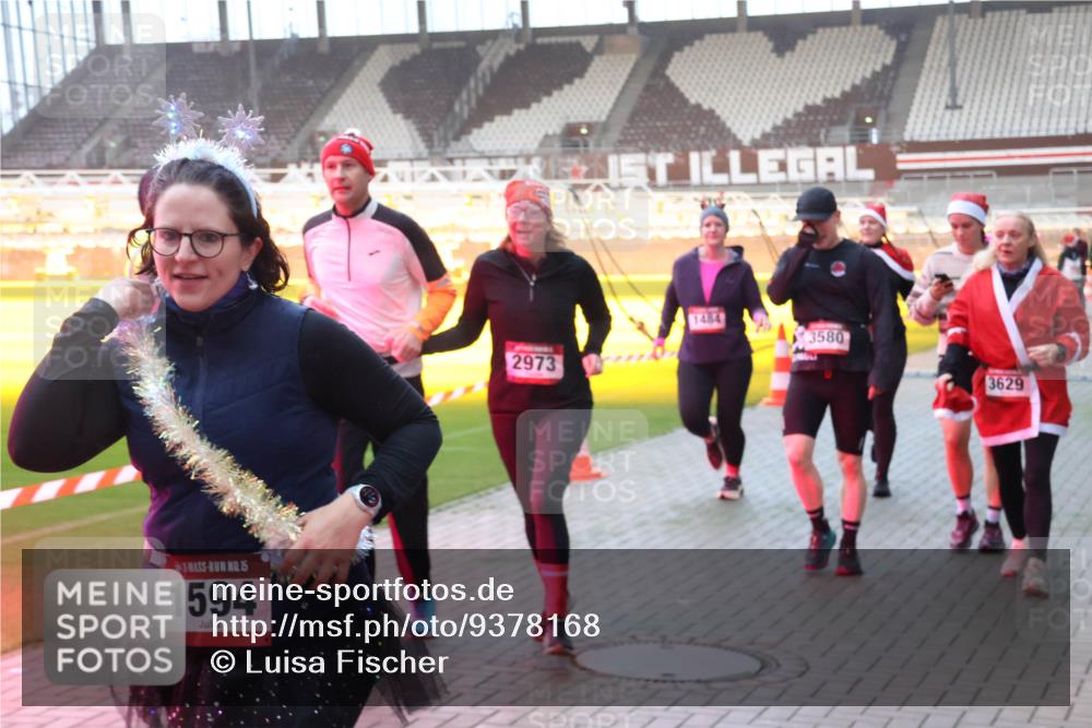 07.12.2025 - St. Pauli X-Mass-Run No. 15 Luisa Fischer http://msf.ph/oto/9378168 07.12.2025 10:03:48 Ziel 15, 1594, 2973, 1484, 3580, 3629, 177, 213, 214, 358, 442, 443, 460, 936, 940, 943, 956, 963, 965, 984, 1023, 1118, 1263, 1264, 1484, 1486, 1506, 1594, 1888, 2002, 2380, 2505, 2682, 2973, 2975, 3334, 3417, 4193, 4239, 4660, 4667, 4679, 4680 meine-sportfotos.de