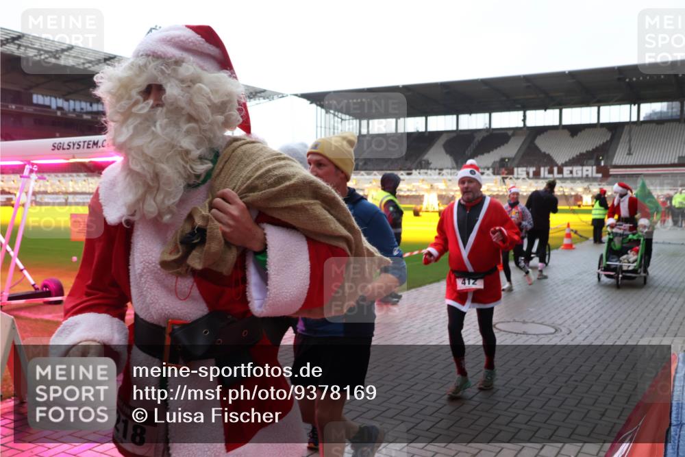 07.12.2025 - St. Pauli X-Mass-Run No. 15 Luisa Fischer http://msf.ph/oto/9378169 07.12.2025 10:29:05 Ziel 15, 18, 412, 412, 1095, 1308, 1330, 1566, 2046, 2051, 2397, 2526, 2723, 2912, 2913, 3209, 3218, 3377, 3395, 3413, 3454, 3472, 3669, 4037, 4159, 4160, 4245, 4250, 4265, 4291, 4355, 4388, 4414, 4446, 4449, 4450, 4543, 4544, 4697, 4698, 4701, 4702, 4706, 4707 meine-sportfotos.de