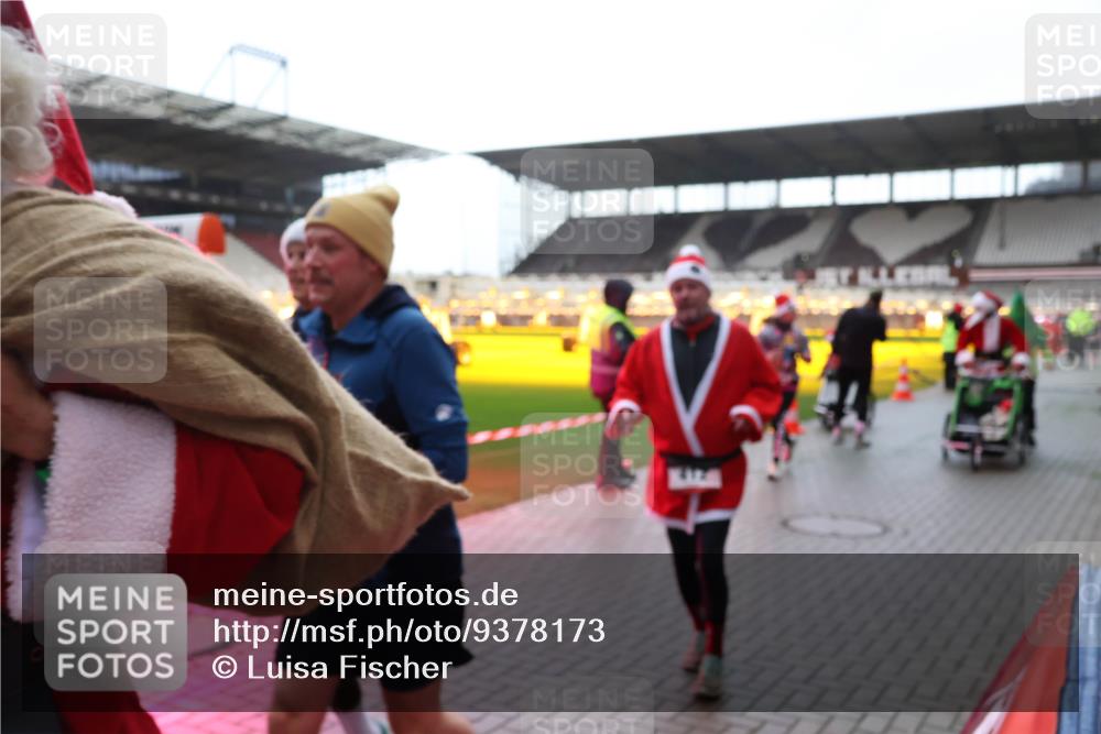 07.12.2025 - St. Pauli X-Mass-Run No. 15 Luisa Fischer http://msf.ph/oto/9378173 07.12.2025 10:29:06 Ziel 412, 1095, 1308, 1330, 1566, 2046, 2051, 2397, 2526, 2723, 2912, 2913, 3209, 3218, 3377, 3395, 3413, 3454, 3472, 3669, 4037, 4073, 4245, 4250, 4265, 4291, 4355, 4388, 4414, 4446, 4449, 4450, 4543, 4544, 4697, 4698, 4701, 4702, 4706, 4707 meine-sportfotos.de
