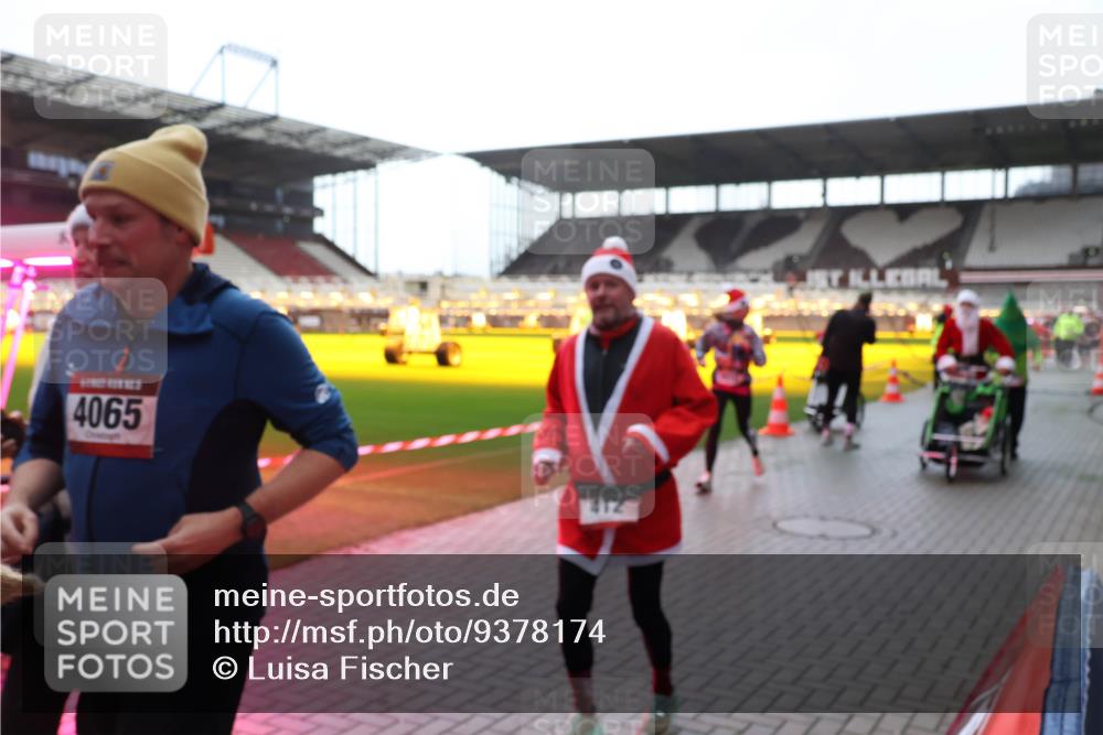 07.12.2025 - St. Pauli X-Mass-Run No. 15 Luisa Fischer http://msf.ph/oto/9378174 07.12.2025 10:29:06 Ziel 4065, 412, 412, 1095, 1308, 1330, 1566, 2046, 2051, 2397, 2526, 2723, 2912, 2913, 3209, 3218, 3377, 3395, 3413, 3454, 3472, 3669, 4037, 4073, 4245, 4250, 4265, 4291, 4355, 4388, 4414, 4446, 4449, 4450, 4543, 4544, 4697, 4698, 4701, 4702, 4706, 4707 meine-sportfotos.de