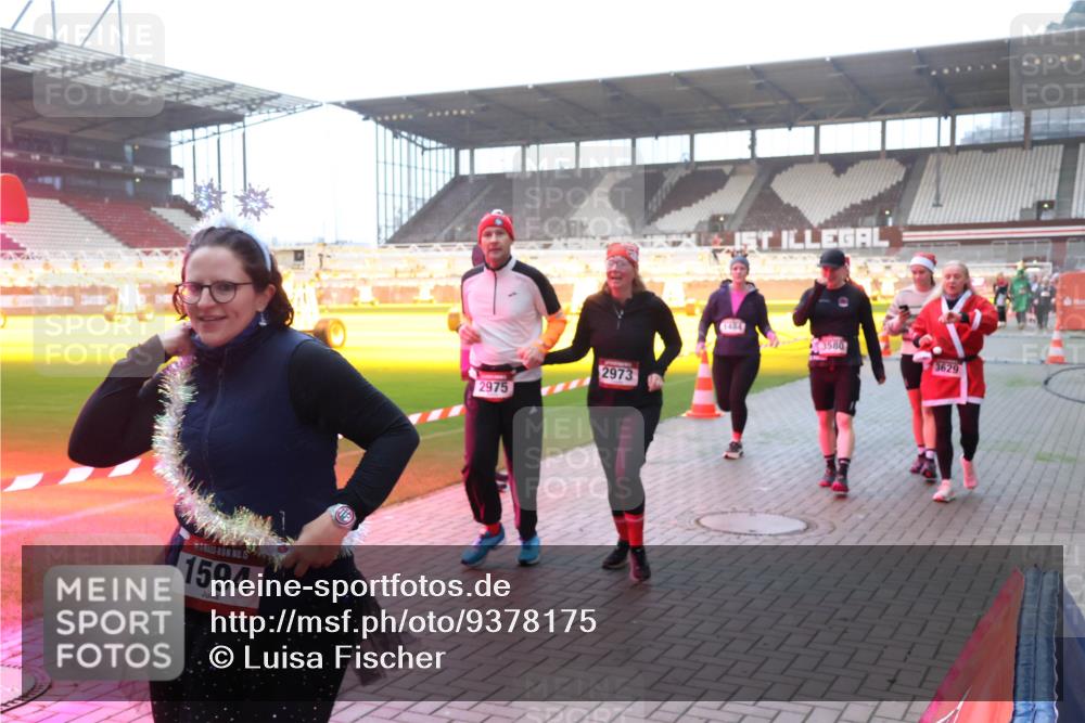 07.12.2025 - St. Pauli X-Mass-Run No. 15 Luisa Fischer http://msf.ph/oto/9378175 07.12.2025 10:03:49 Ziel 1594, 2975, 2973, 3580, 3629, 177, 185, 213, 214, 358, 442, 443, 460, 936, 940, 943, 956, 963, 965, 984, 1023, 1118, 1263, 1264, 1484, 1486, 1506, 1594, 1888, 2002, 2366, 2380, 2505, 2682, 2973, 2975, 3334, 3417, 3734, 4193, 4239, 4660, 4667, 4679, 4680 meine-sportfotos.de