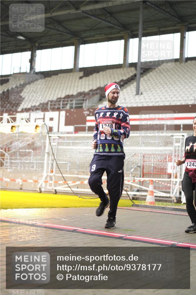 07.12.2025 - St. Pauli X-Mass-Run No. 15 Patografie http://msf.ph/oto/9378177 07.12.2025 10:09:21 Ziel 800, 881, 896, 899, 960, 1243, 1248, 1718, 3493, 3756 meine-sportfotos.de