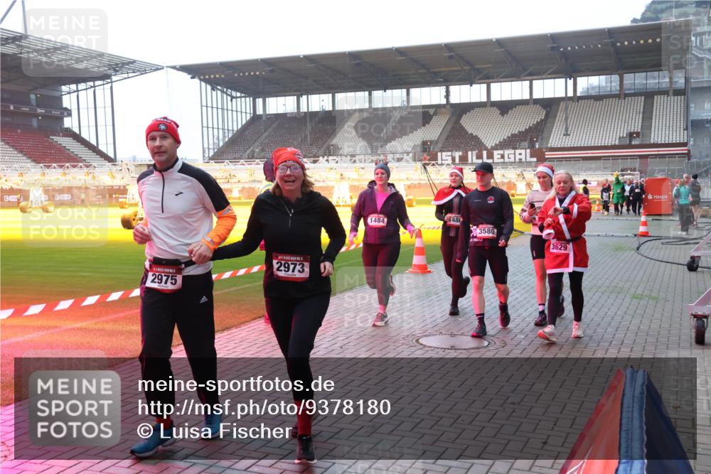 07.12.2025 - St. Pauli X-Mass-Run No. 15 Luisa Fischer http://msf.ph/oto/9378180 07.12.2025 10:03:50 Ziel 2975, 2973, 1484, 480, 3580, 3629, 177, 185, 213, 214, 358, 442, 443, 460, 936, 940, 943, 956, 963, 965, 984, 1023, 1118, 1263, 1264, 1484, 1486, 1506, 1594, 1888, 2002, 2366, 2380, 2505, 2682, 2973, 2975, 3334, 3417, 3734, 4193, 4239, 4660, 4667, 4679, 4680 meine-sportfotos.de