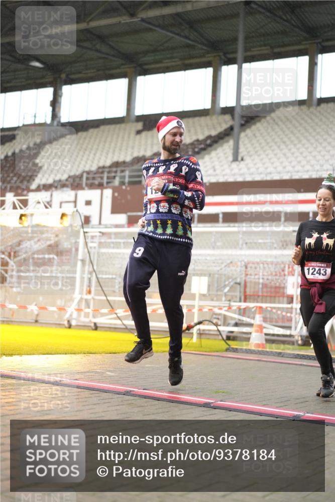 07.12.2025 - St. Pauli X-Mass-Run No. 15 Patografie http://msf.ph/oto/9378184 07.12.2025 10:09:21 Ziel 800, 881, 896, 899, 960, 1243, 1248, 1718, 3493, 3756 meine-sportfotos.de