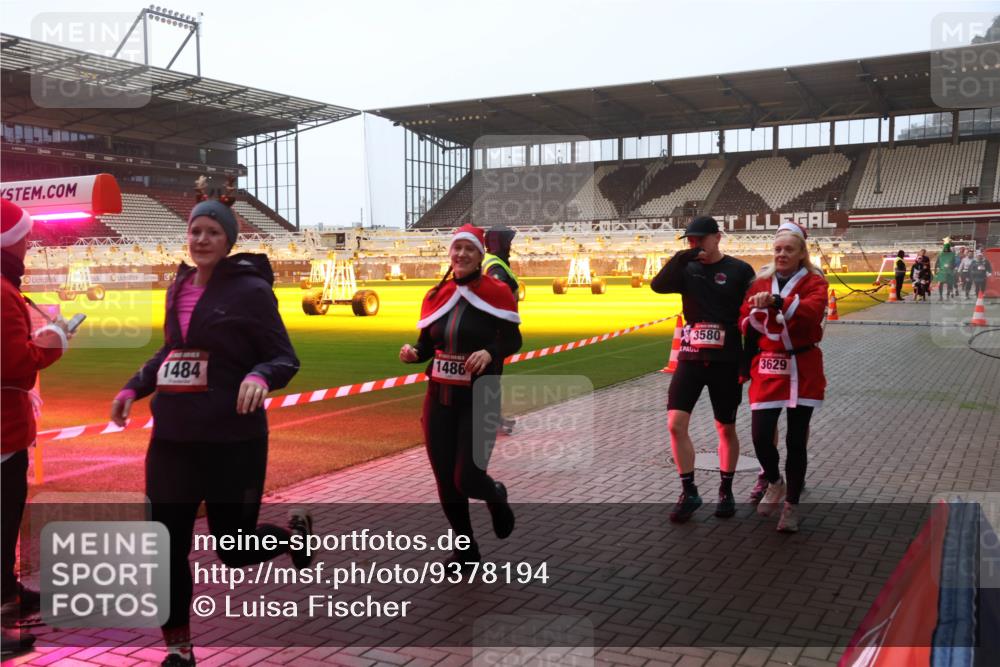 07.12.2025 - St. Pauli X-Mass-Run No. 15 Luisa Fischer http://msf.ph/oto/9378194 07.12.2025 10:03:51 Ziel 1486, 1484, 3580, 3629, 177, 185, 213, 214, 358, 399, 442, 443, 460, 936, 940, 943, 956, 963, 965, 984, 1023, 1118, 1263, 1264, 1394, 1484, 1486, 1506, 1594, 1888, 2002, 2366, 2380, 2505, 2682, 2973, 2975, 3334, 3417, 3734, 4193, 4239, 4660, 4667, 4679, 4680 meine-sportfotos.de