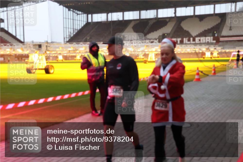 07.12.2025 - St. Pauli X-Mass-Run No. 15 Luisa Fischer http://msf.ph/oto/9378204 07.12.2025 10:03:53 Ziel 580, 3629, 177, 185, 213, 214, 358, 399, 460, 940, 956, 963, 965, 984, 1023, 1118, 1263, 1264, 1307, 1394, 1425, 1484, 1486, 1506, 1594, 1888, 2002, 2366, 2380, 2505, 2682, 2973, 2975, 3334, 3417, 3734, 4193, 4239, 4660, 4667, 4679, 4680 meine-sportfotos.de