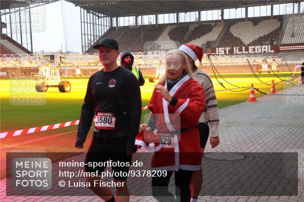07.12.2025 - St. Pauli X-Mass-Run No. 15 Luisa Fischer http://msf.ph/oto/9378209 07.12.2025 10:03:53 Ziel 3580, 629, 177, 185, 213, 214, 358, 399, 460, 940, 956, 963, 965, 984, 1023, 1118, 1263, 1264, 1307, 1394, 1425, 1484, 1486, 1506, 1594, 1888, 2002, 2366, 2380, 2505, 2682, 2973, 2975, 3334, 3417, 3734, 4193, 4239, 4660, 4667, 4679, 4680 meine-sportfotos.de