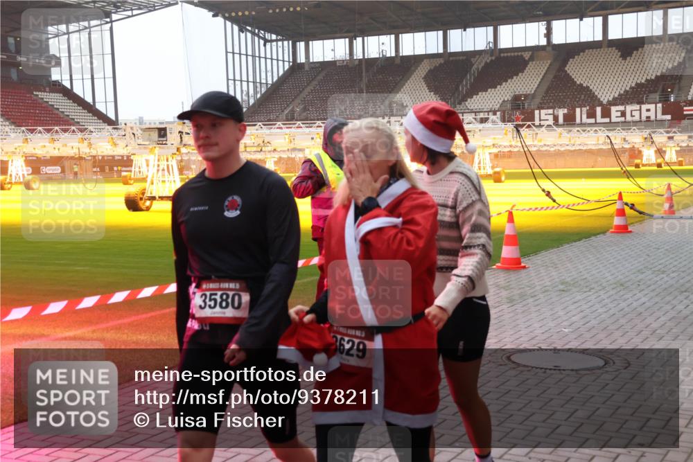 07.12.2025 - St. Pauli X-Mass-Run No. 15 Luisa Fischer http://msf.ph/oto/9378211 07.12.2025 10:03:54 Ziel 3580, 3629, 177, 185, 213, 214, 358, 399, 460, 940, 956, 963, 965, 984, 1023, 1118, 1263, 1264, 1307, 1394, 1425, 1484, 1486, 1506, 1594, 1888, 2002, 2366, 2380, 2505, 2682, 2973, 2975, 3334, 3734, 4193, 4239, 4660, 4667, 4679, 4680 meine-sportfotos.de