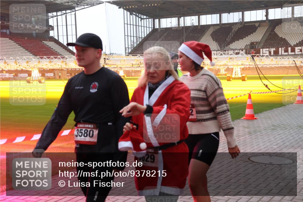 07.12.2025 - St. Pauli X-Mass-Run No. 15 Luisa Fischer http://msf.ph/oto/9378215 07.12.2025 10:03:54 Ziel 3580, 029, 177, 185, 213, 214, 358, 399, 460, 940, 956, 963, 965, 984, 1023, 1118, 1263, 1264, 1307, 1394, 1425, 1484, 1486, 1506, 1594, 1888, 2002, 2366, 2380, 2505, 2682, 2973, 2975, 3334, 3734, 4193, 4239, 4660, 4667, 4679, 4680 meine-sportfotos.de