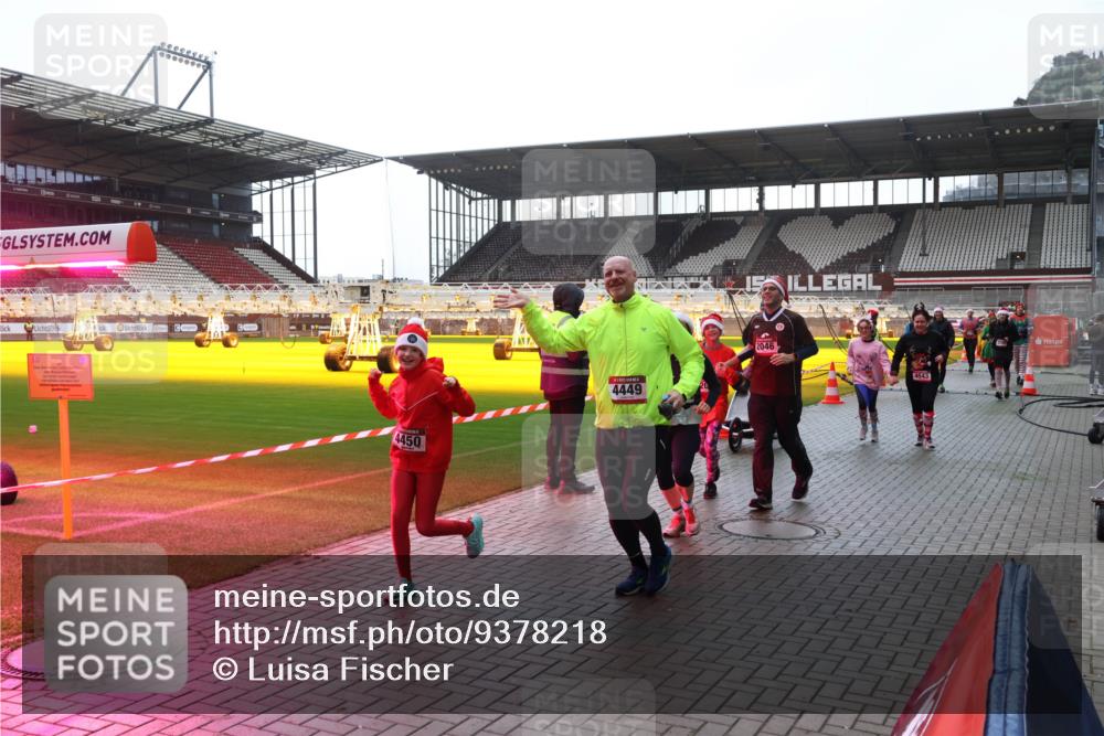 07.12.2025 - St. Pauli X-Mass-Run No. 15 Luisa Fischer http://msf.ph/oto/9378218 07.12.2025 10:29:18 Ziel 4450, 4449, 2046, 4543, 161, 165, 412, 1095, 1308, 1330, 1566, 2046, 2051, 2397, 2874, 2912, 2913, 3209, 3218, 3299, 3377, 3669, 3938, 3942, 4037, 4073, 4250, 4265, 4291, 4355, 4388, 4414, 4446, 4449, 4450, 4543, 4544 meine-sportfotos.de