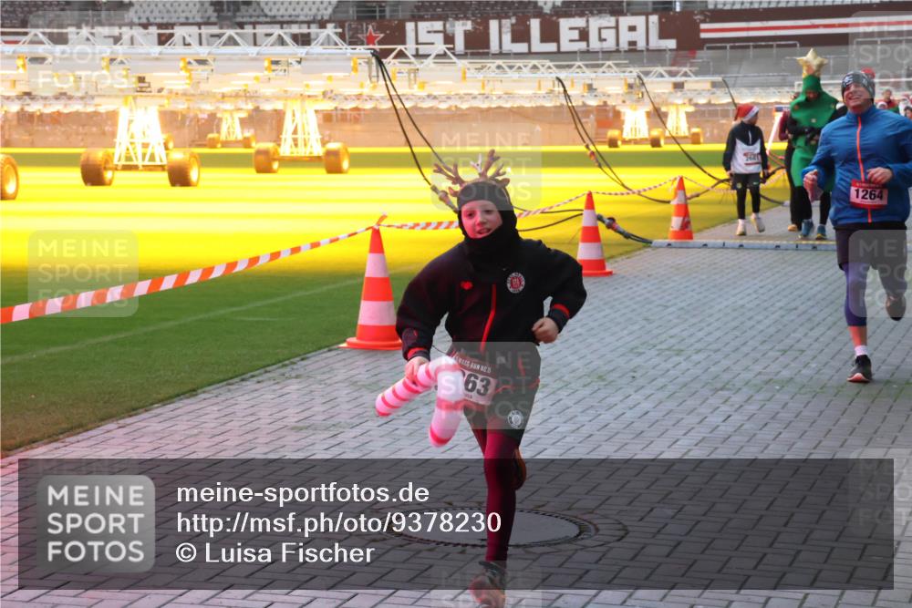 07.12.2025 - St. Pauli X-Mass-Run No. 15 Luisa Fischer http://msf.ph/oto/9378230 07.12.2025 10:04:00 Ziel 15, 63, 2681, 1264, 185, 213, 214, 358, 399, 460, 940, 963, 965, 984, 1023, 1118, 1263, 1264, 1307, 1394, 1425, 1484, 1486, 1506, 1594, 1888, 2002, 2366, 2380, 2682, 2973, 2975, 3334, 3337, 3734, 4151, 4193, 4239, 4660, 4667, 4679, 4680 meine-sportfotos.de