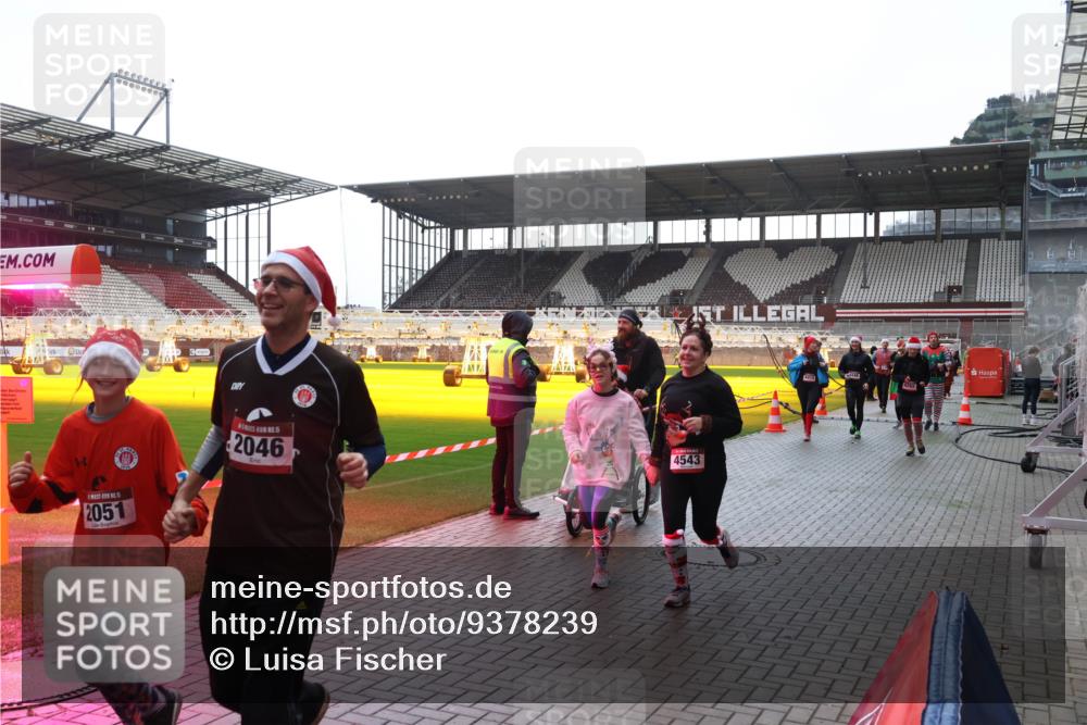 07.12.2025 - St. Pauli X-Mass-Run No. 15 Luisa Fischer http://msf.ph/oto/9378239 07.12.2025 10:29:21 Ziel 15, 2051, 2046, 4543, 161, 165, 412, 1095, 1308, 1330, 1566, 2046, 2051, 2397, 2874, 2912, 2913, 3209, 3218, 3299, 3377, 3669, 3938, 3942, 4037, 4073, 4250, 4265, 4291, 4414, 4446, 4449, 4450, 4543, 4544 meine-sportfotos.de