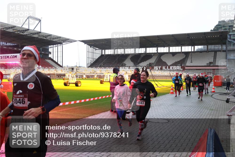 07.12.2025 - St. Pauli X-Mass-Run No. 15 Luisa Fischer http://msf.ph/oto/9378241 07.12.2025 10:29:21 Ziel 2046, 4543, 4414, 161, 165, 412, 1095, 1308, 1330, 1566, 2046, 2051, 2397, 2874, 2912, 2913, 3209, 3218, 3299, 3377, 3669, 3938, 3942, 4037, 4073, 4250, 4265, 4291, 4414, 4446, 4449, 4450, 4543, 4544 meine-sportfotos.de