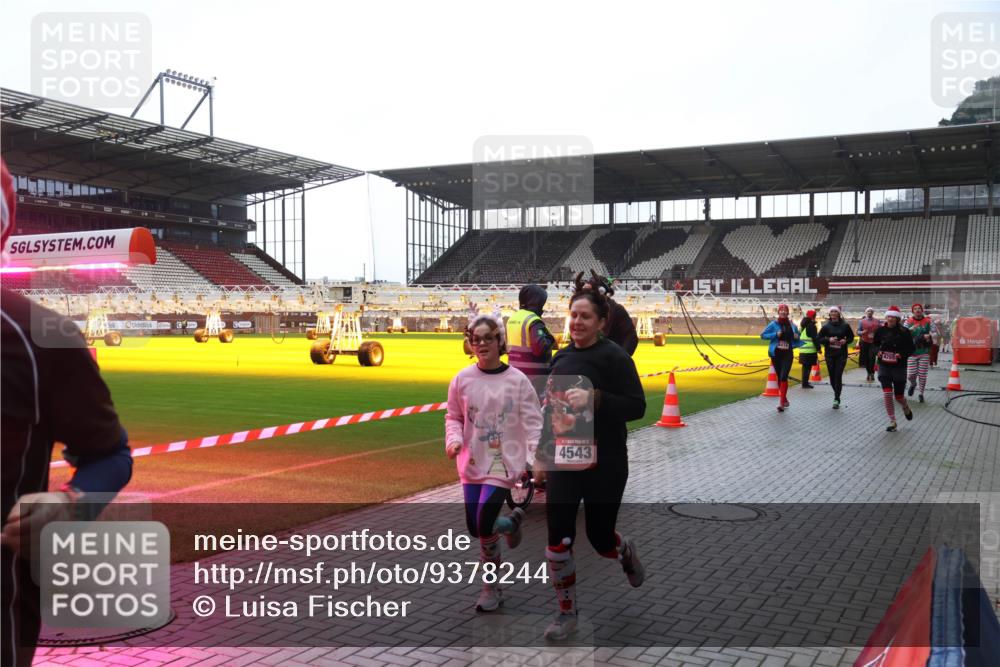 07.12.2025 - St. Pauli X-Mass-Run No. 15 Luisa Fischer http://msf.ph/oto/9378244 07.12.2025 10:29:21 Ziel 4543, 4414, 4265, 161, 165, 412, 1095, 1308, 1330, 1566, 2046, 2051, 2397, 2874, 2912, 2913, 3209, 3218, 3299, 3377, 3669, 3938, 3942, 4037, 4073, 4250, 4265, 4291, 4414, 4446, 4449, 4450, 4543, 4544 meine-sportfotos.de