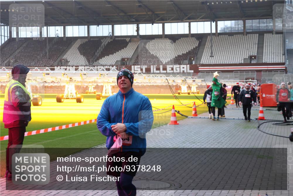 07.12.2025 - St. Pauli X-Mass-Run No. 15 Luisa Fischer http://msf.ph/oto/9378248 07.12.2025 10:04:03 Ziel 2167, 185, 213, 214, 358, 399, 460, 626, 628, 940, 963, 965, 984, 1023, 1027, 1028, 1118, 1263, 1264, 1307, 1394, 1425, 1484, 1486, 1506, 1594, 1888, 2002, 2110, 2112, 2366, 2380, 2682, 2973, 2975, 3334, 3337, 3359, 3519, 3734, 4151, 4193, 4239, 4660, 4667, 4679, 4680 meine-sportfotos.de