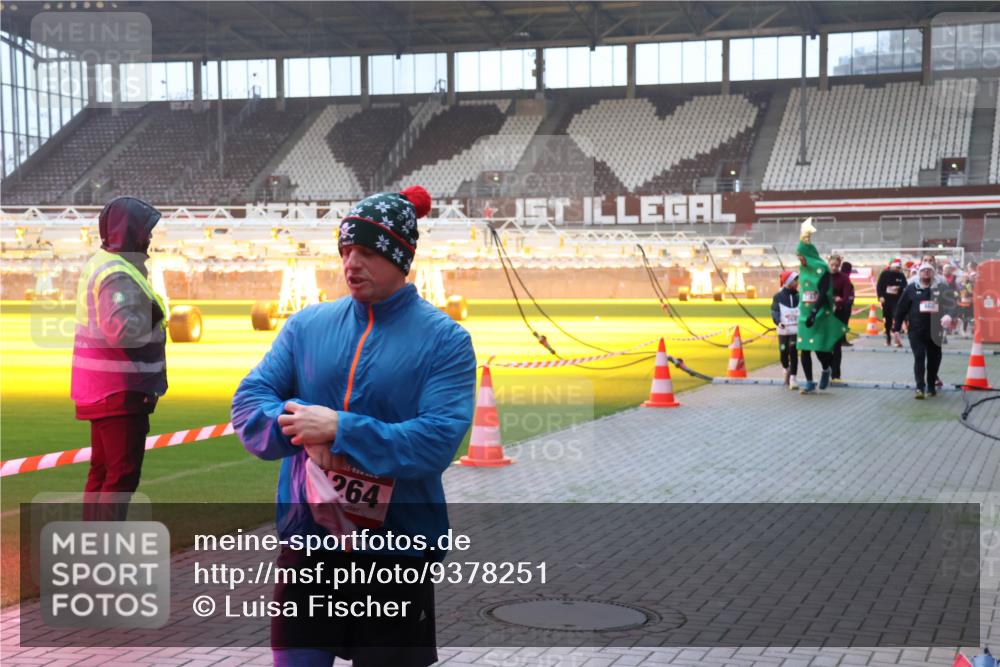 07.12.2025 - St. Pauli X-Mass-Run No. 15 Luisa Fischer http://msf.ph/oto/9378251 07.12.2025 10:04:03 Ziel 115, 004433, 264, 185, 213, 214, 358, 399, 460, 626, 628, 940, 963, 965, 984, 1023, 1027, 1028, 1118, 1263, 1264, 1307, 1394, 1425, 1484, 1486, 1506, 1594, 1888, 2002, 2110, 2112, 2366, 2380, 2682, 2973, 2975, 3334, 3337, 3359, 3519, 3734, 4151, 4193, 4239, 4660, 4667, 4679, 4680 meine-sportfotos.de