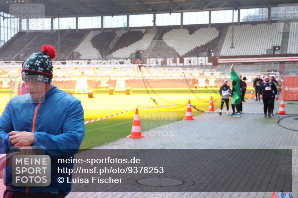 07.12.2025 - St. Pauli X-Mass-Run No. 15 Luisa Fischer http://msf.ph/oto/9378253 07.12.2025 10:04:03 Ziel 5, 1264, 1, 185, 213, 214, 358, 399, 460, 626, 628, 940, 963, 965, 984, 1023, 1027, 1028, 1118, 1263, 1264, 1307, 1394, 1425, 1484, 1486, 1506, 1594, 1888, 2002, 2110, 2112, 2366, 2380, 2682, 2973, 2975, 3334, 3337, 3359, 3519, 3734, 4151, 4193, 4239, 4660, 4667, 4679, 4680 meine-sportfotos.de