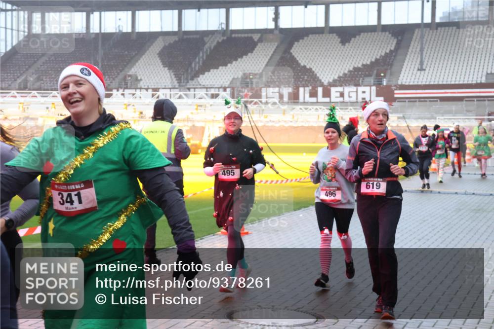 07.12.2025 - St. Pauli X-Mass-Run No. 15 Luisa Fischer http://msf.ph/oto/9378261 07.12.2025 11:09:30 Ziel 341, 495, 496, 619, 44, 51, 335, 338, 341, 495, 496, 558, 619, 1110, 1136, 1138, 1140, 1205, 1211, 1260, 1412, xxxx, 1464, 1502, 1511, 1574, 2070, 2879, 2898, 4471 meine-sportfotos.de