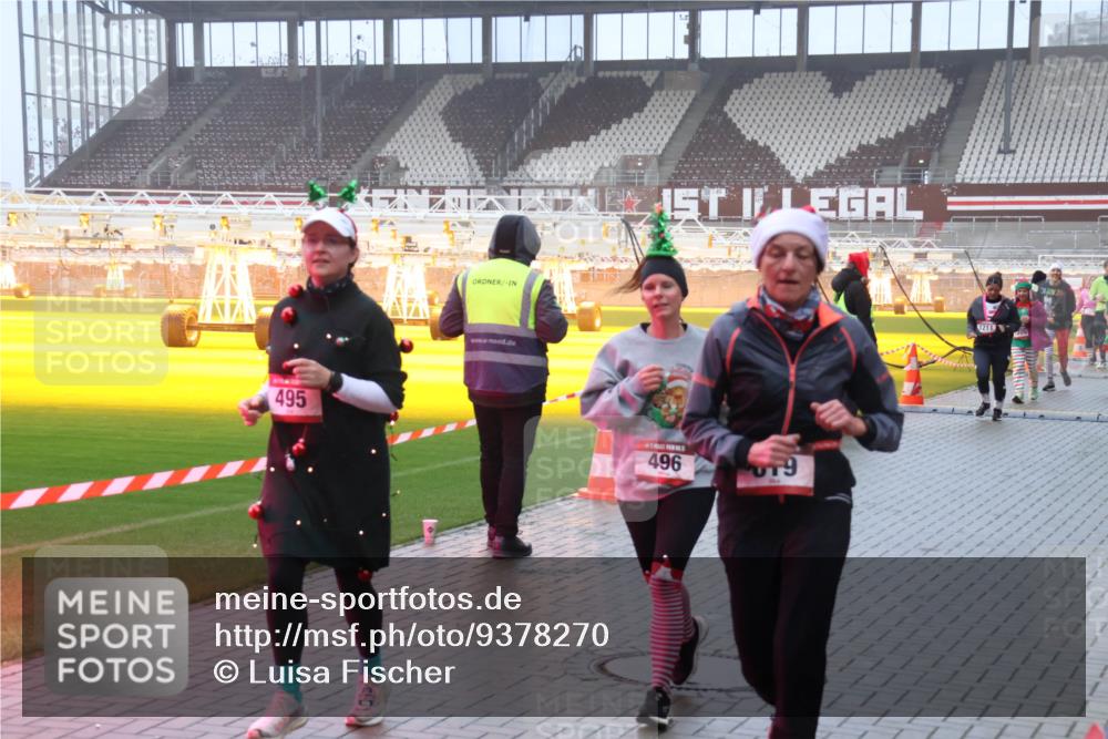 07.12.2025 - St. Pauli X-Mass-Run No. 15 Luisa Fischer http://msf.ph/oto/9378270 07.12.2025 11:09:31 Ziel 495, 496, 879, 1211, 44, 51, 335, 338, 341, 495, 496, 558, 619, 1110, 1136, 1138, 1140, 1205, 1211, 1260, 1412, xxxx, 1464, 1477, 1502, 1511, 1574, 1641, 2070, 2879, 2898, 4471 meine-sportfotos.de
