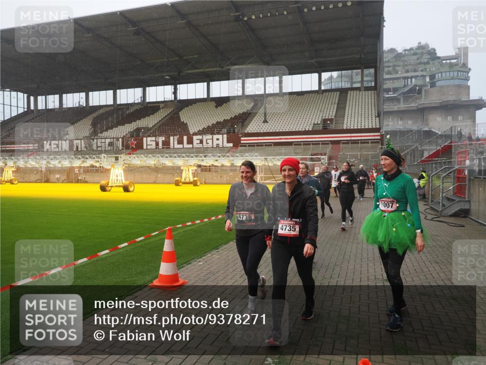 07.12.2025 - St. Pauli X-Mass-Run No. 15 Fabian Wolf http://msf.ph/oto/9378271 07.12.2025 10:06:52 Ziel 217, 366, 867, 972, 975, 1007, 1103, 1505, 1735, 1736, 2129, 3189, 3330, 3333, 3970, 3971, 4735, 4738 meine-sportfotos.de