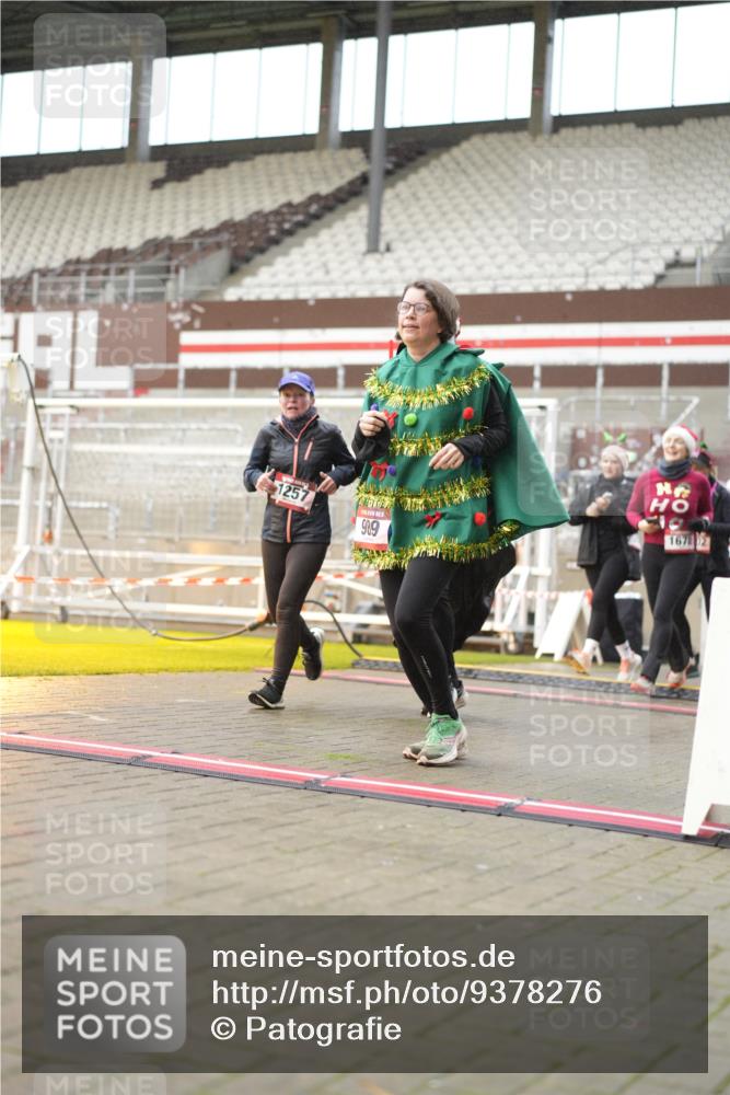 07.12.2025 - St. Pauli X-Mass-Run No. 15 Patografie http://msf.ph/oto/9378276 07.12.2025 10:09:48 Ziel 989, 1026, 1172, 1191, 1256, 1257, 1678, 2502, 2504, 2560, 3245, 3246, 3410, 3411 meine-sportfotos.de