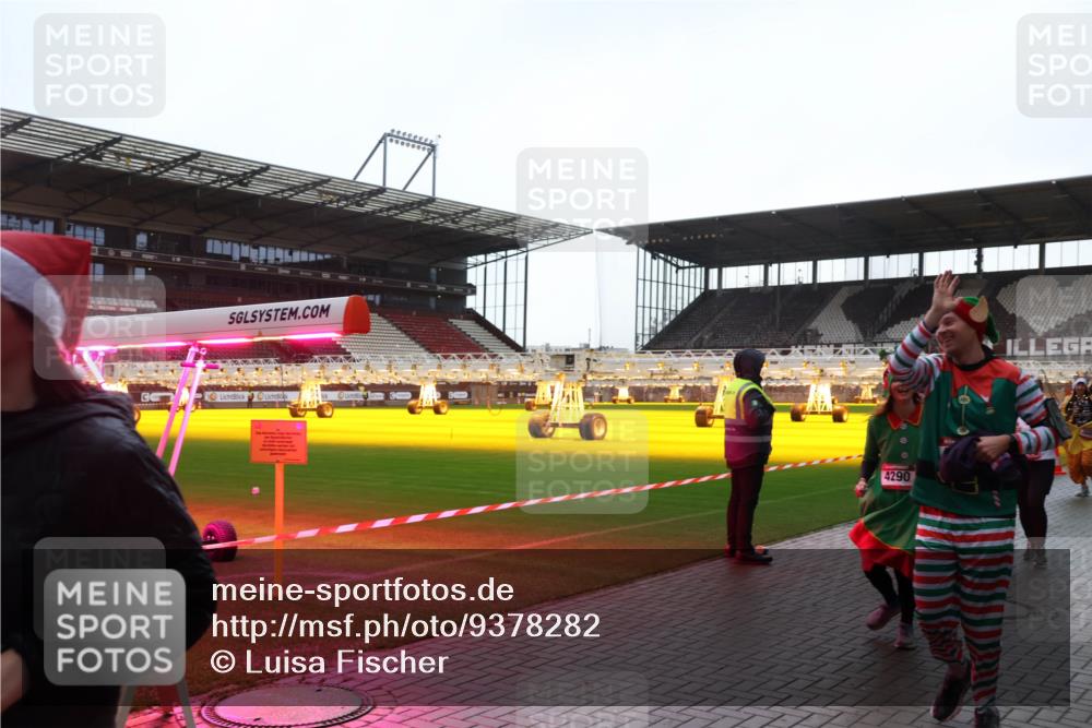 07.12.2025 - St. Pauli X-Mass-Run No. 15 Luisa Fischer http://msf.ph/oto/9378282 07.12.2025 10:29:29 Ziel 4290, 161, 165, 1095, 1308, 1330, 1548, 1550, 1566, 1677, 1842, 2046, 2051, 2397, 2874, 3115, 3299, 3470, 3669, 3938, 3942, 4073, 4265, 4291, 4414, 4446, 4449, 4450, 4543, 4544 meine-sportfotos.de