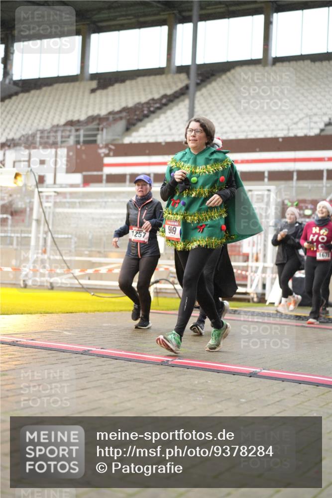 07.12.2025 - St. Pauli X-Mass-Run No. 15 Patografie http://msf.ph/oto/9378284 07.12.2025 10:09:48 Ziel 989, 1026, 1172, 1191, 1256, 1257, 1678, 2502, 2504, 2560, 3245, 3246, 3410, 3411 meine-sportfotos.de