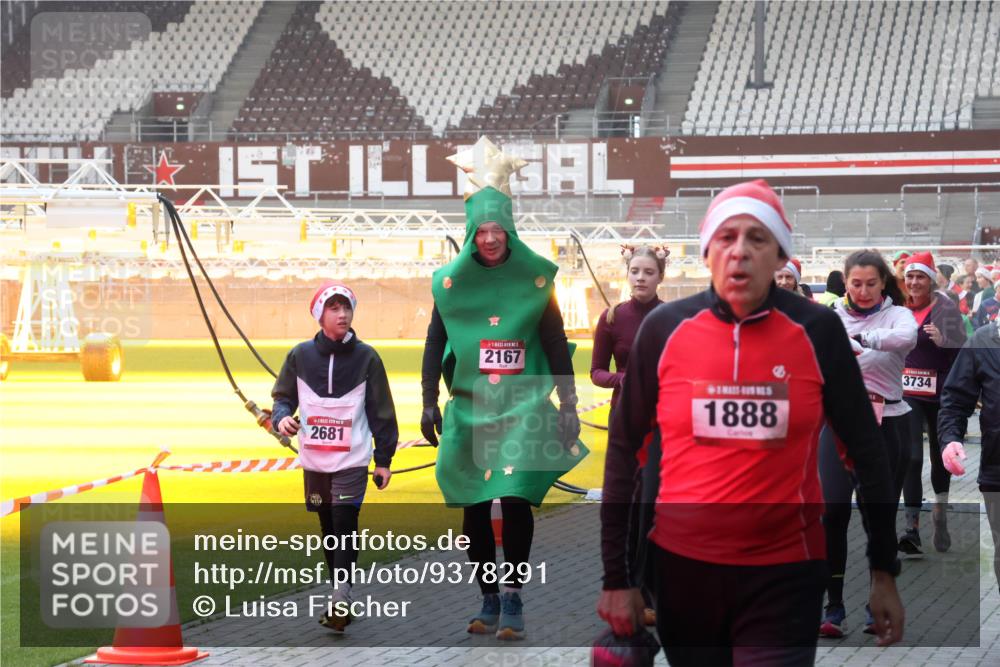 07.12.2025 - St. Pauli X-Mass-Run No. 15 Luisa Fischer http://msf.ph/oto/9378291 07.12.2025 10:04:10 Ziel 2681, 2167, 1888, 3734, 185, 213, 214, 358, 399, 626, 628, 709, 940, 965, 984, 1023, 1027, 1028, 1263, 1264, 1307, 1394, 1425, 1484, 1486, 1506, 1888, 1906, 2002, 2110, 2112, 2366, 2380, 2973, 2975, 3198, 3334, 3337, 3340, 3359, 3519, 3734, 4151, 4193, 4239, 4660, 4667, 4679, 4680 meine-sportfotos.de