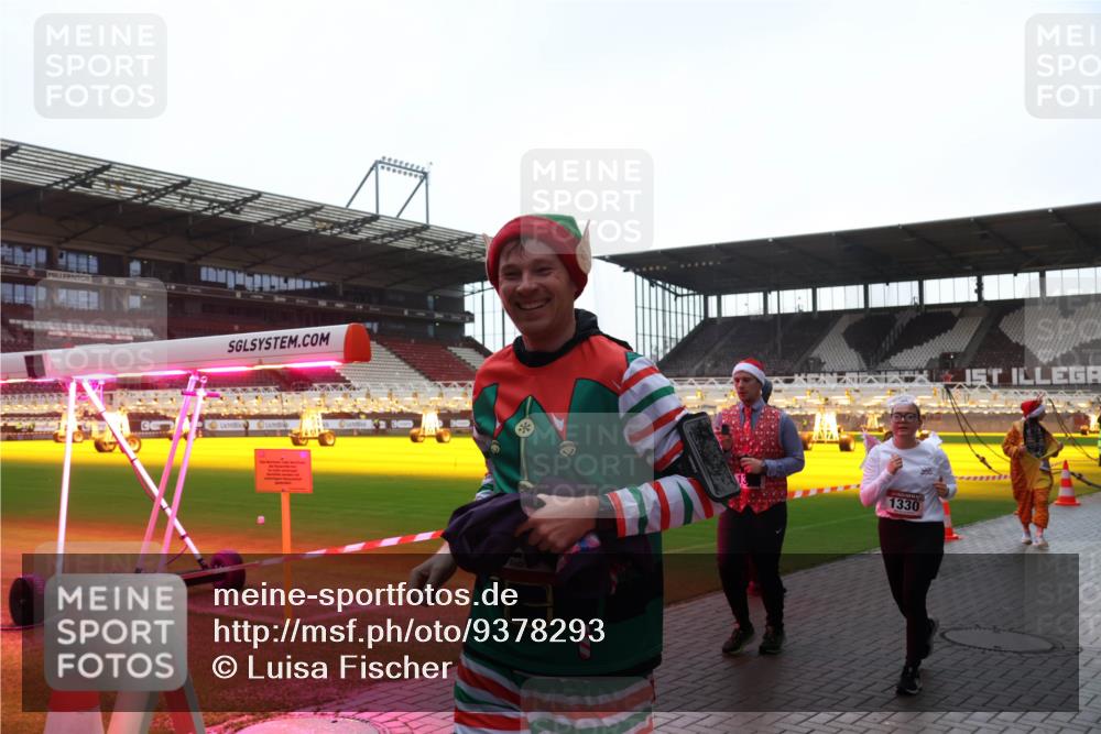 07.12.2025 - St. Pauli X-Mass-Run No. 15 Luisa Fischer http://msf.ph/oto/9378293 07.12.2025 10:29:31 Ziel 21, 1330, 161, 165, 1095, 1308, 1330, 1548, 1550, 1566, 1677, 1842, 2046, 2051, 2397, 2874, 3115, 3299, 3470, 3669, 3938, 3942, 4073, 4265, 4291, 4414, 4446, 4449, 4450, 4543, 4544 meine-sportfotos.de