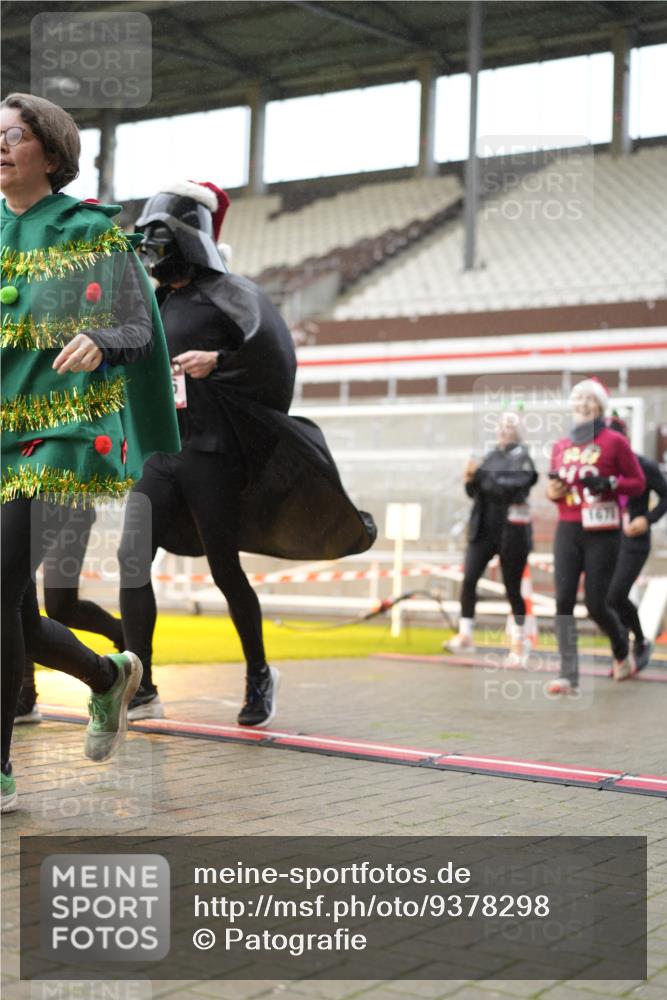07.12.2025 - St. Pauli X-Mass-Run No. 15 Patografie http://msf.ph/oto/9378298 07.12.2025 10:09:49 Ziel 989, 1026, 1191, 1256, 1257, 1678, 2502, 2504, 2560, 3245, 3246, 3410, 3411 meine-sportfotos.de