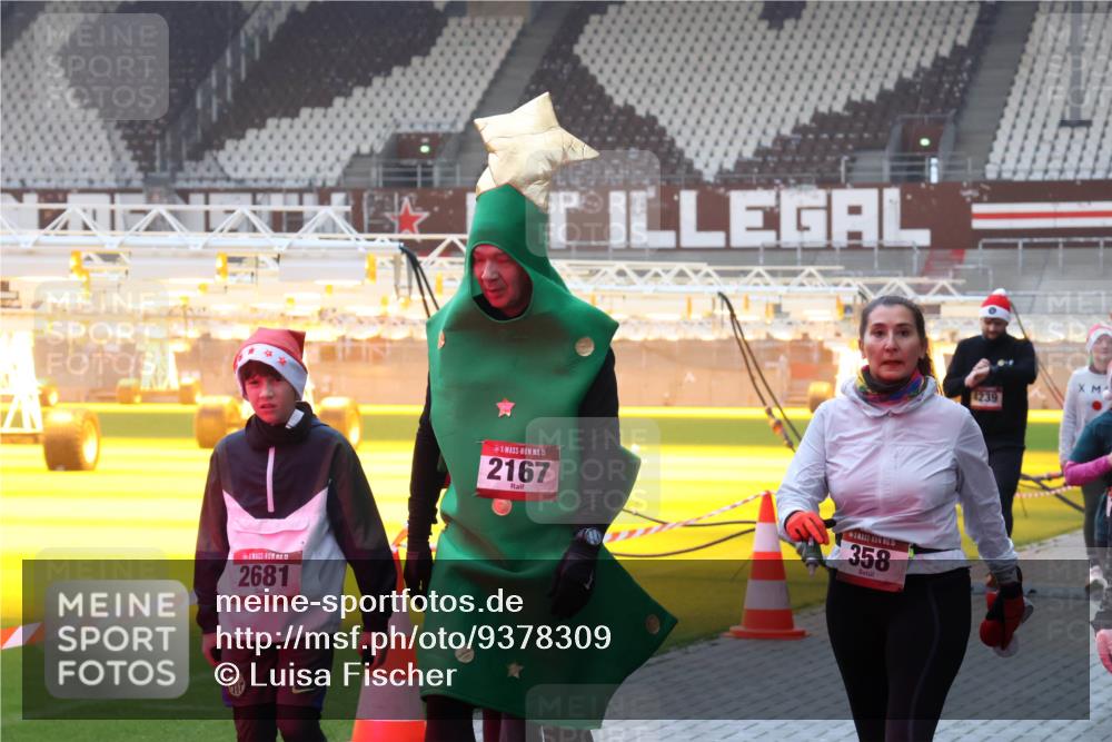 07.12.2025 - St. Pauli X-Mass-Run No. 15 Luisa Fischer http://msf.ph/oto/9378309 07.12.2025 10:04:14 Ziel 2681, 15, 2167, 15, 358, 4239, 185, 213, 214, 358, 399, 626, 628, 709, 940, 984, 1023, 1027, 1028, 1263, 1264, 1307, 1394, 1425, 1484, 1486, 1506, 1888, 1906, 2002, 2110, 2112, 2366, 2380, 2973, 2975, 3198, 3334, 3337, 3340, 3359, 3519, 3734, 4151, 4193, 4239, 4660, 4667, 4679, 4680 meine-sportfotos.de