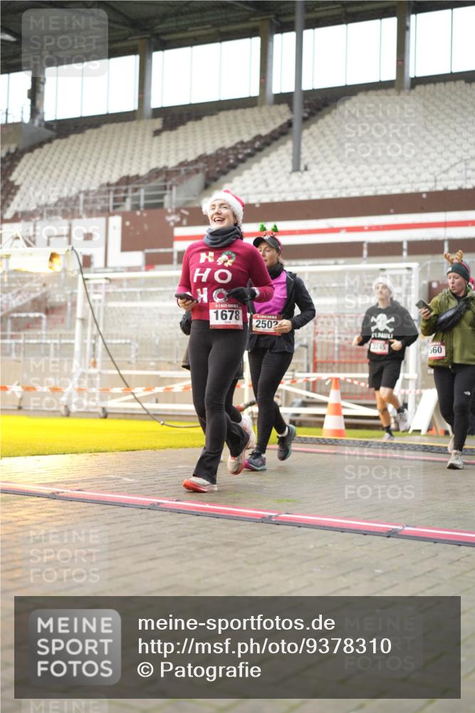 07.12.2025 - St. Pauli X-Mass-Run No. 15 Patografie http://msf.ph/oto/9378310 07.12.2025 10:09:50 Ziel 989, 1026, 1256, 1257, 1678, 2502, 2504, 2560, 3245, 3246, 3410, 3411 meine-sportfotos.de