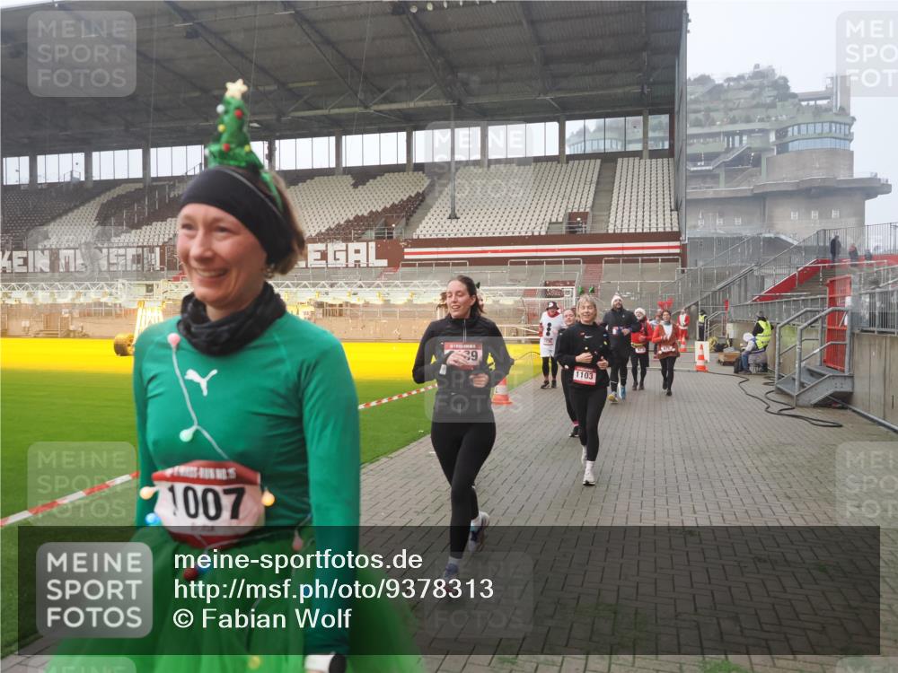 07.12.2025 - St. Pauli X-Mass-Run No. 15 Fabian Wolf http://msf.ph/oto/9378313 07.12.2025 10:06:54 Ziel 217, 366, 867, 972, 975, 1007, 1103, 1505, 1735, 1736, 2129, 3189, 3330, 3333, 4354, 4735, 4738 meine-sportfotos.de